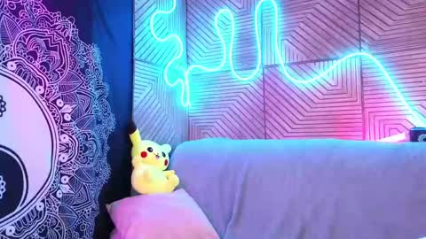 Snapshot of pika_pikaa chatting on April 24, 2026, 10:23 pm Sonya online show from April 24, 2026, 10:23 pm