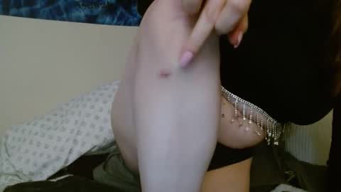 PilloGoddess online show from January 3, 2025, 8:21 am