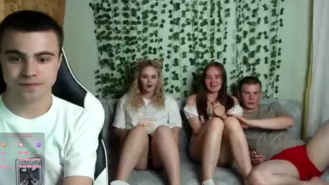 Snapshot of pillow_talkk chatting on July 29, 2026, 8:51 pm Adam Alaria Alice Alex online show from July 29, 2026, 8:51 pm