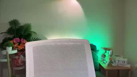 Hot Feb online show from September 30, 2025, 2:16 am