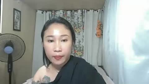 yumie  online show from April 30, 2026, 10:54 am