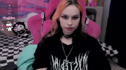 Snapshot of pineapple_dope chatting on May 4, 2026, 10:50 pm Nancy online show from May 4, 2026, 10:50 pm