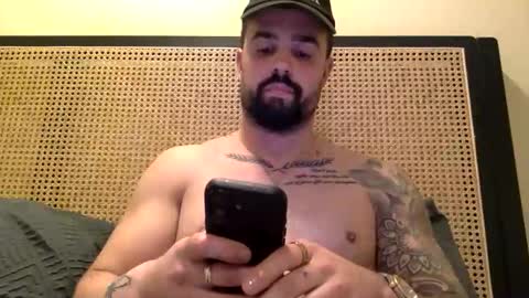 pineappleice26 online show from December 1, 2025, 6:46 pm