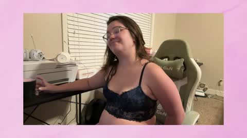 Snapshot of pineappleprincess1 chatting on May 31, 2026, 12:30 am Pineapple Princess online show from May 31, 2026, 12:30 am