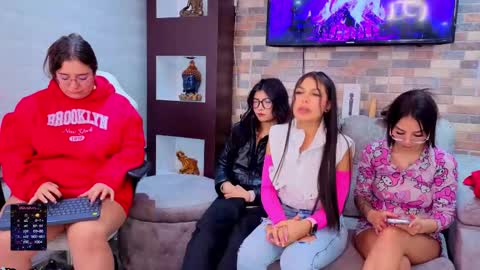 pink_as online show from February 14, 2026, 4:31 am