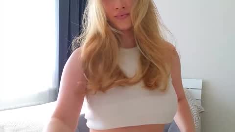 Snapshot of pink_rosee_ chatting on September 10, 2025, 3:17 am   online show from September 10, 2025, 3:17 am