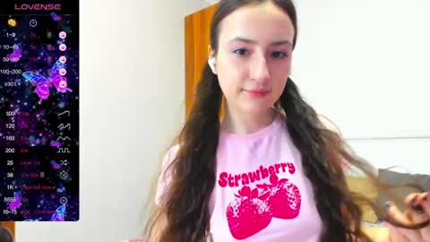 Snapshot of pink_soda33 chatting on June 12, 2026, 5:17 am pink_soda33 online show from June 12, 2026, 5:17 am
