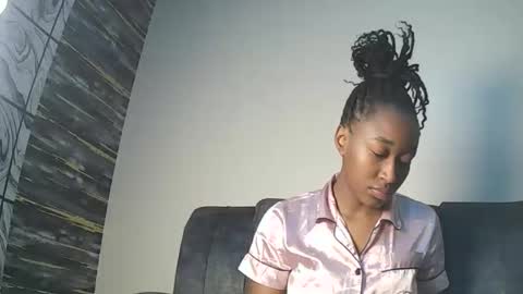 PinkyAura online show from February 11, 2026, 9:14 am