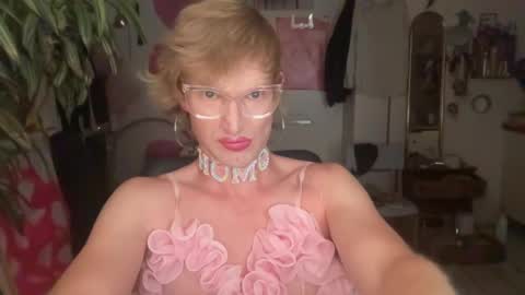 Snapshot of pinkfag chatting on July 13, 2026, 4:43 pm pinkfag online show from July 13, 2026, 4:43 pm