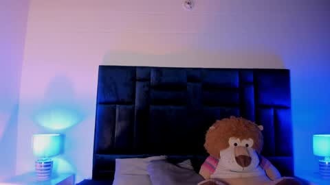 Snapshot of pinkflame_ chatting on May 6, 2026, 9:42 pm pinkflame_ online show from May 6, 2026, 9:42 pm