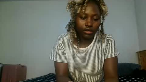 Snapshot of pinklover2003 chatting on June 10, 2026, 11:31 am Serena online show from June 10, 2026, 11:31 am