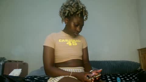 Snapshot of pinklover2003 chatting on June 11, 2026, 3:15 am Serena online show from June 11, 2026, 3:15 am