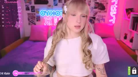 Snapshot of pinkvenom_ chatting on February 9, 2025, 7:52 pm pinkvenom_ online show from February 9, 2025, 7:52 pm