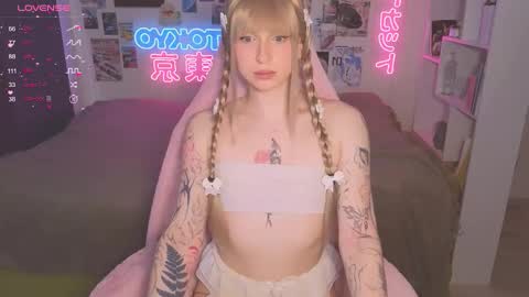Snapshot of pinkvenom_ chatting on October 7, 2025, 8:22 am pinkvenom_ online show from October 7, 2025, 8:22 am