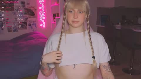 pinkvenom_ online show from November 30, 2025, 12:09 pm