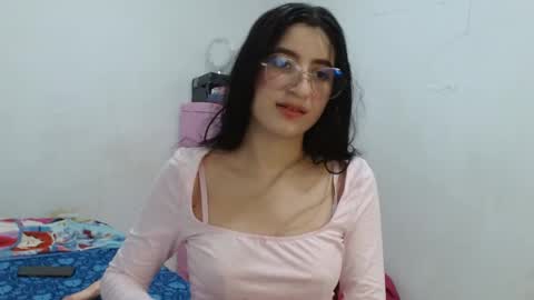 Snapshot of pinkyperla chatting on June 5, 2026, 2:51 am Perla online show from June 5, 2026, 2:51 am