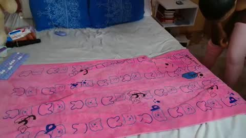 Pinky online show from April 16, 2026, 1:23 pm