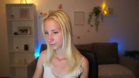 Snapshot of piper_perri_18 chatting on July 7, 2026, 6:45 pm Piper Perri online show from July 7, 2026, 6:45 pm