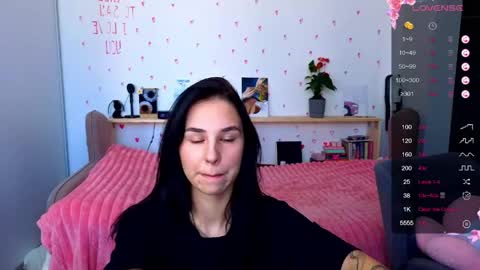 Snapshot of pixie_molly chatting on April 29, 2026, 4:05 am Molly online show from April 29, 2026, 4:05 am
