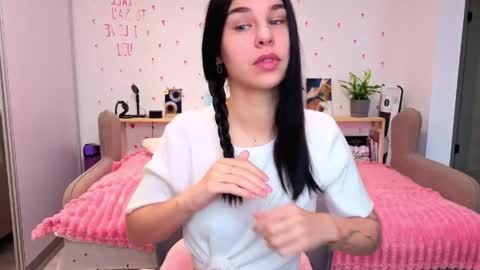 Snapshot of pixie_molly chatting on May 23, 2026, 2:39 am Molly online show from May 23, 2026, 2:39 am