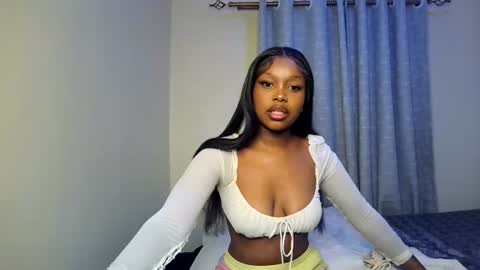 Snapshot of pixie_roman chatting on August 1, 2026, 2:11 am Majesty online show from August 1, 2026, 2:11 am