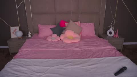 pixiehott online show from February 3, 2026, 10:04 pm