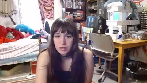 Snapshot of pixinun chatting on May 24, 2026, 10:48 pm Izzy online show from May 24, 2026, 10:48 pm