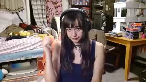 Snapshot of pixinun chatting on June 3, 2026, 2:25 am Izzy online show from June 3, 2026, 2:25 am