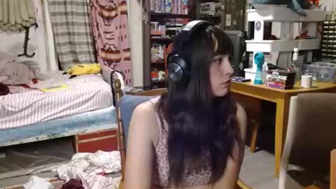 Snapshot of pixinun chatting on June 16, 2026, 3:42 am Izzy online show from June 16, 2026, 3:42 am