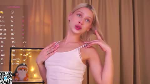 Snapshot of platinum_babe chatting on October 8, 2025, 2:04 pm Ennie online show from October 8, 2025, 2:04 pm