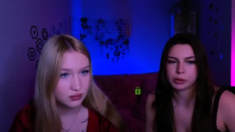 Snapshot of playful_sophie chatting on April 17, 2026, 8:01 pm Sophie online show from April 17, 2026, 8:01 pm