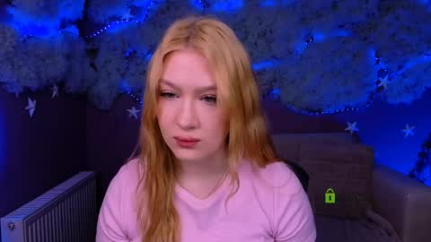 Snapshot of playful_sophie chatting on April 20, 2026, 7:26 pm Sophie online show from April 20, 2026, 7:26 pm