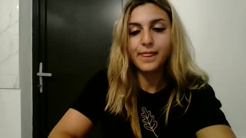 Snapshot of playfulnicole chatting on June 4, 2026, 2:39 am PlayfulNicole online show from June 4, 2026, 2:39 am