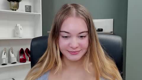 Valeria online show from September 28, 2025, 6:41 am