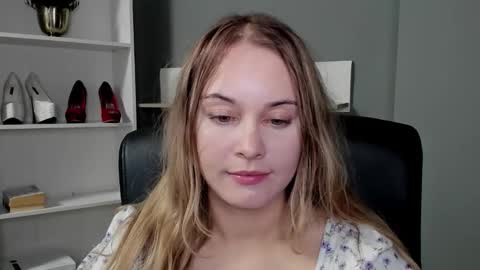 Valeria online show from December 3, 2025, 9:57 pm