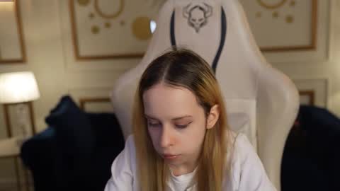 Lana online show from October 30, 2025, 11:22 am