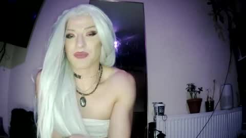 Snapshot of pluto_green chatting on November 2, 2025, 4:37 am Pluto pullin online show from November 2, 2025, 4:37 am