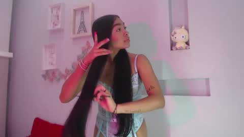 Snapshot of pocahontas_moon chatting on September 23, 2025, 1:36 pm Pocahontas online show from September 23, 2025, 1:36 pm