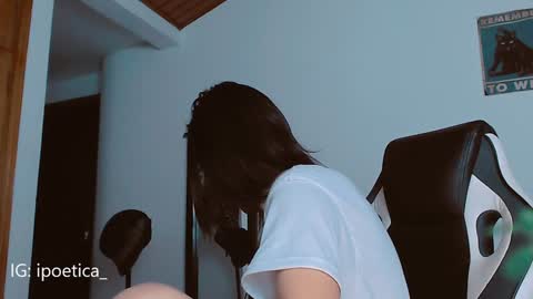 Snapshot of poeeticaa_ chatting on January 18, 2025, 4:15 am IG ipoetica online show from January 18, 2025, 4:15 am