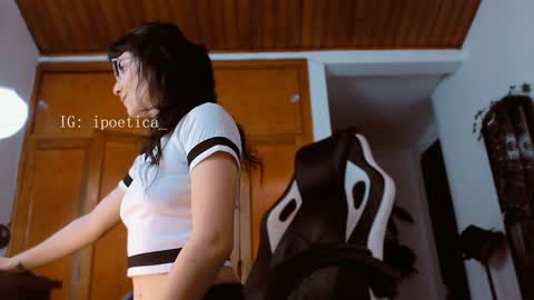 Snapshot of poeeticaa_ chatting on February 4, 2025, 3:04 pm IG ipoetica online show from February 4, 2025, 3:04 pm