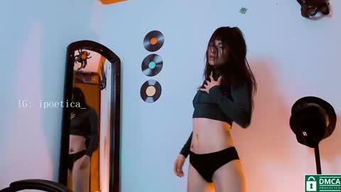 Snapshot of poeeticaa_ chatting on November 27, 2025, 4:53 pm IG ipoetica online show from November 27, 2025, 4:53 pm