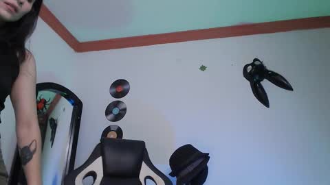 Snapshot of poeeticaa_ chatting on February 12, 2026, 3:18 pm IG ipoetica online show from February 12, 2026, 3:18 pm