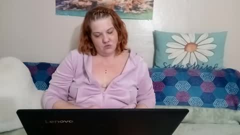 Snapshot of poisonivyvixen chatting on February 5, 2025, 10:44 pm Poison Ivy online show from February 5, 2025, 10:44 pm