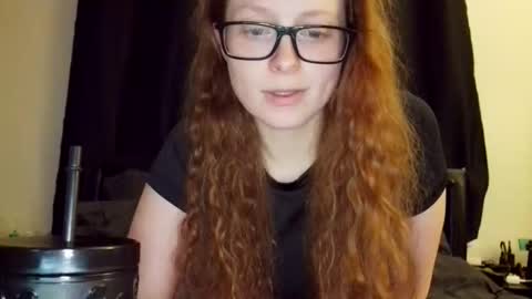 Snapshot of poisonivyy95 chatting on April 23, 2026, 2:02 am poisonivyy95 online show from April 23, 2026, 2:02 am