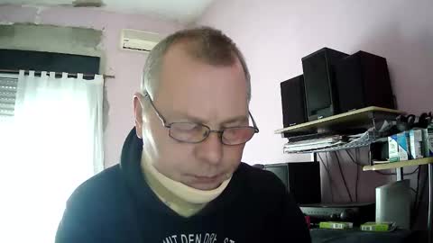 Snapshot of pol22010 chatting on May 2, 2026, 4:01 pm Polako online show from May 2, 2026, 4:01 pm