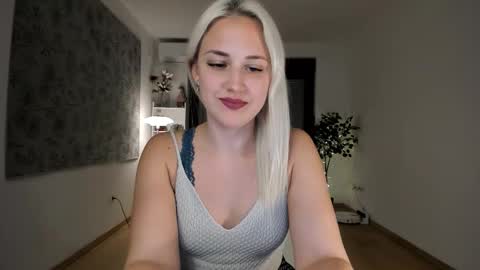 Kira online show from November 7, 2025, 1:55 pm