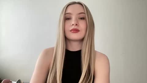 Snapshot of polishangel222 chatting on April 28, 2026, 2:22 pm polishangel222 online show from April 28, 2026, 2:22 pm