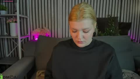 Snapshot of polly__mayer chatting on April 27, 2026, 1:03 am Polly online show from April 27, 2026, 1:03 am