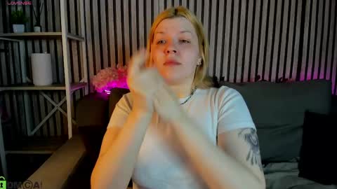 Snapshot of polly__mayer chatting on May 11, 2026, 1:11 am Polly online show from May 11, 2026, 1:11 am