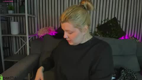 Snapshot of polly__mayer chatting on May 23, 2026, 1:11 am Polly online show from May 23, 2026, 1:11 am